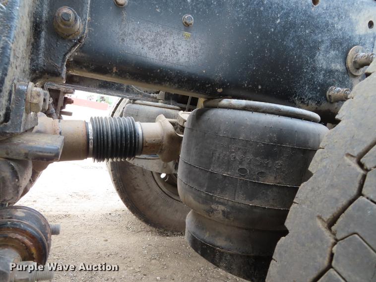 image for item L1489 2005 Peterbilt 378 roll off container truck