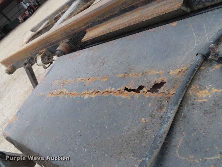 image for item L1489 2005 Peterbilt 378 roll off container truck