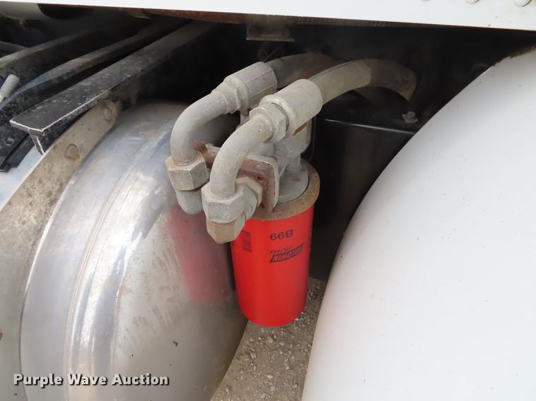 image for item L1489 2005 Peterbilt 378 roll off container truck