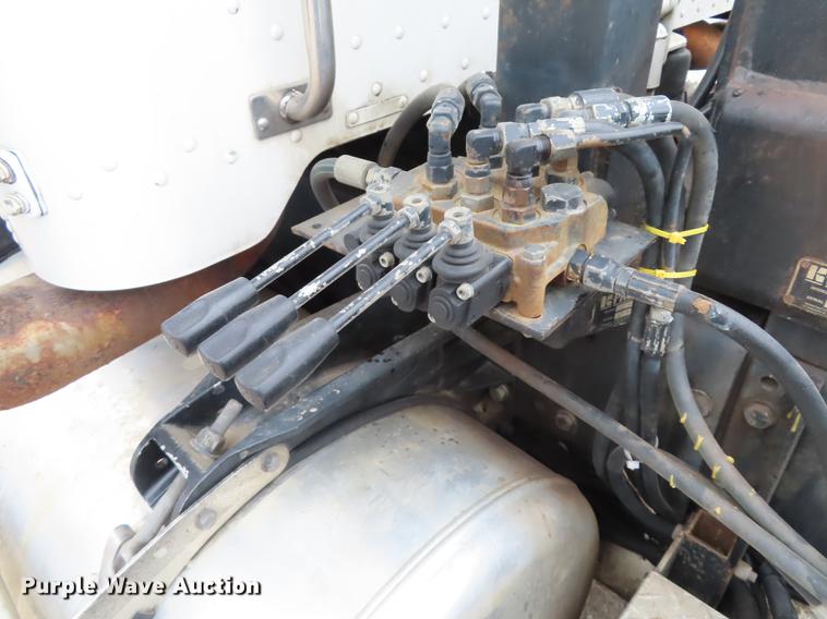 image for item L1489 2005 Peterbilt 378 roll off container truck