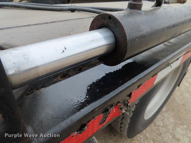 image for item L1489 2005 Peterbilt 378 roll off container truck