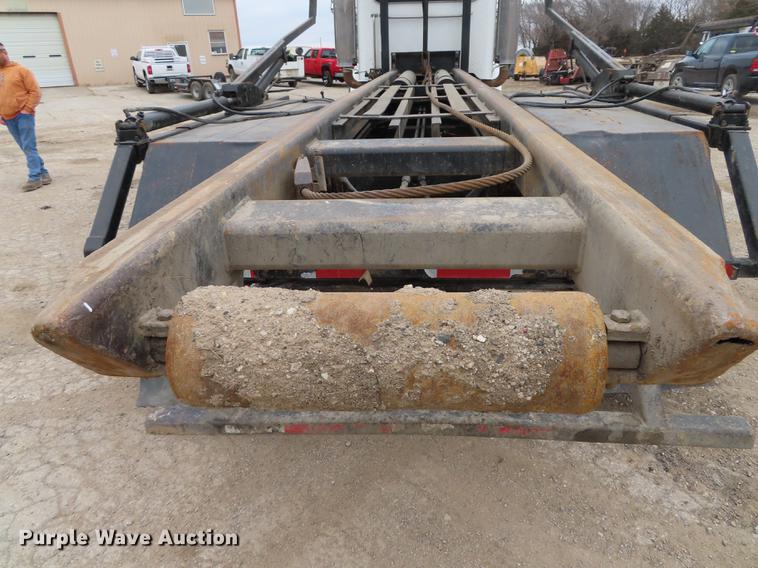 image for item L1489 2005 Peterbilt 378 roll off container truck