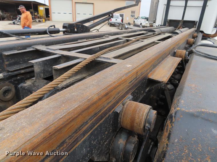 image for item L1489 2005 Peterbilt 378 roll off container truck