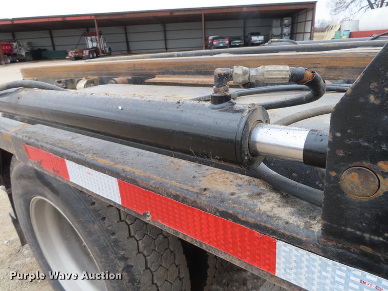 image for item L1489 2005 Peterbilt 378 roll off container truck