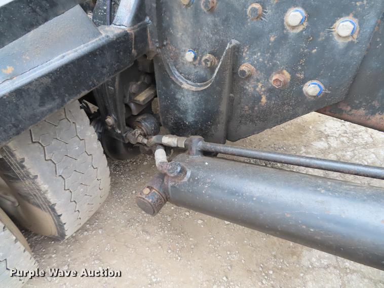 image for item L1489 2005 Peterbilt 378 roll off container truck