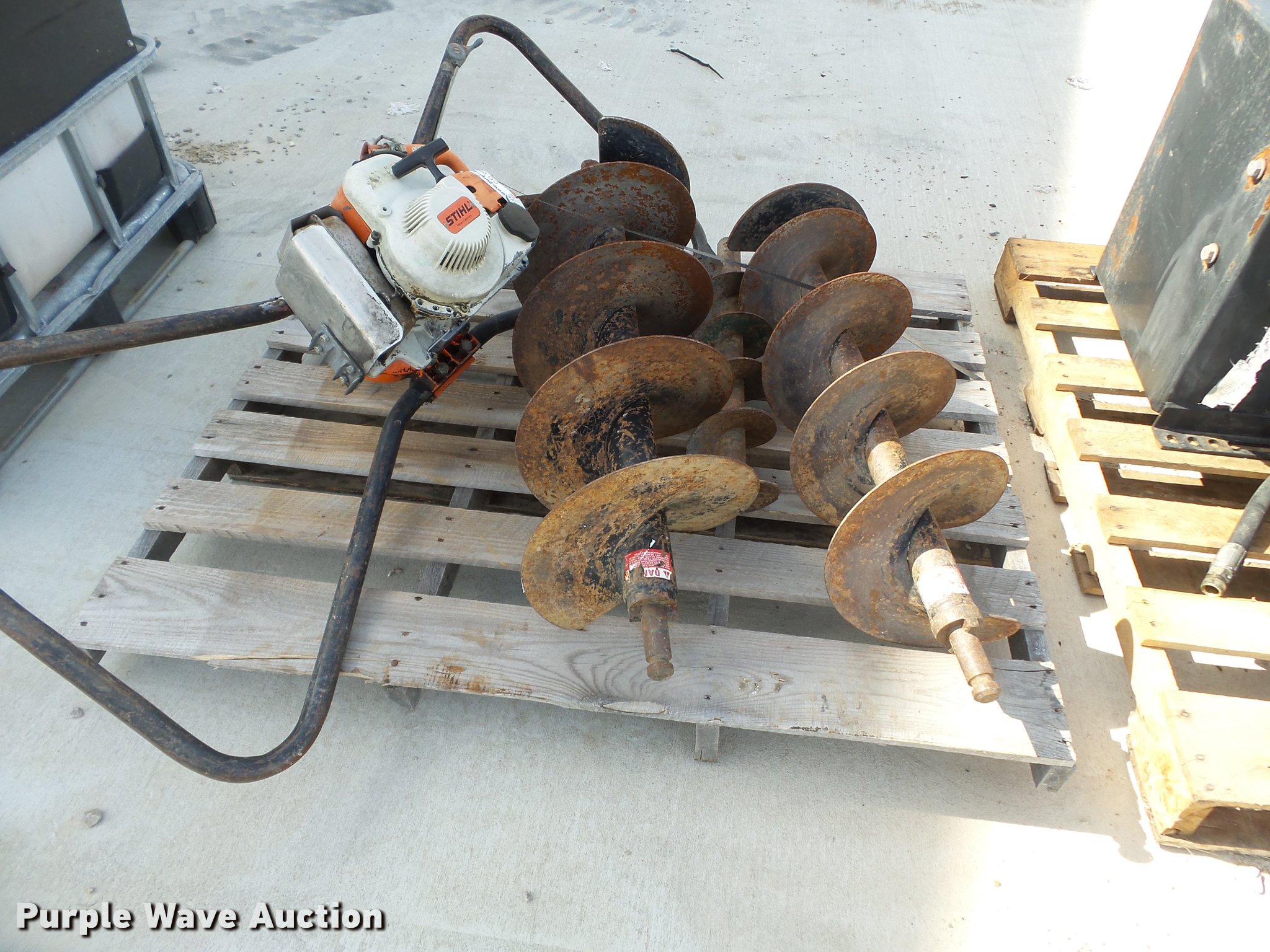 Stihl 4308 post hole auger in Bernie, MO Item CD9580 sold Purple Wave