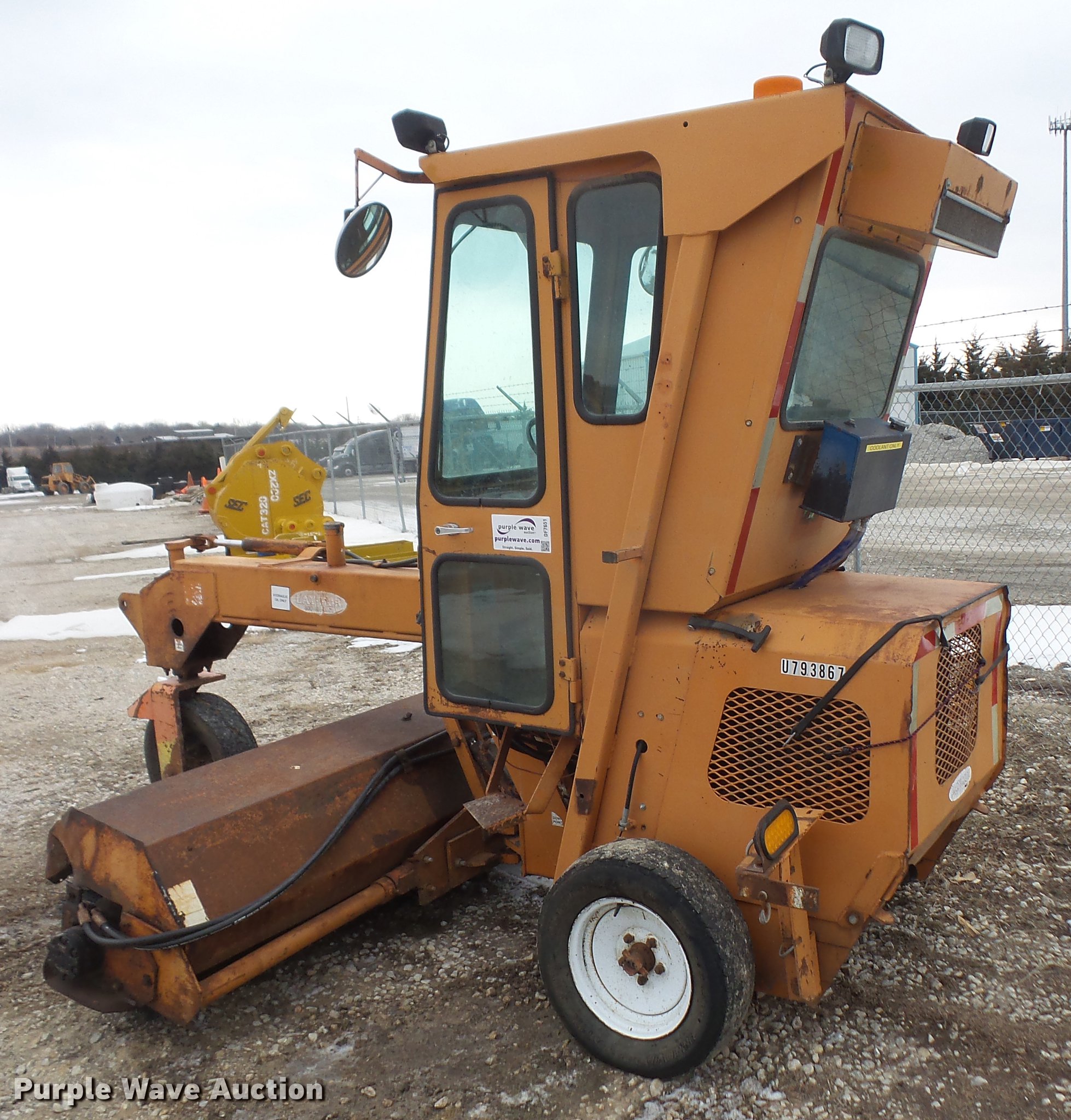 Laymor 8B broom in Spring Hill, KS Item DF7651 sold Purple Wave
