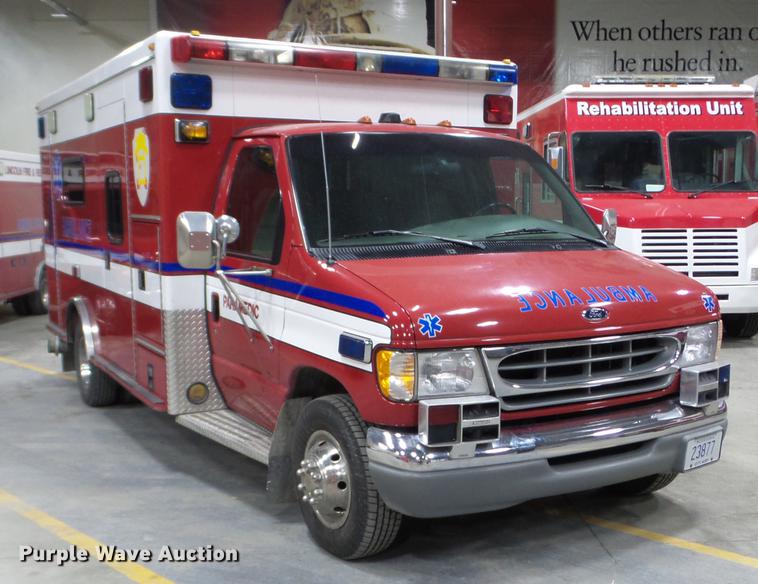 image for item DC1248 2000 Ford Econoline E450 Super Duty ambulance