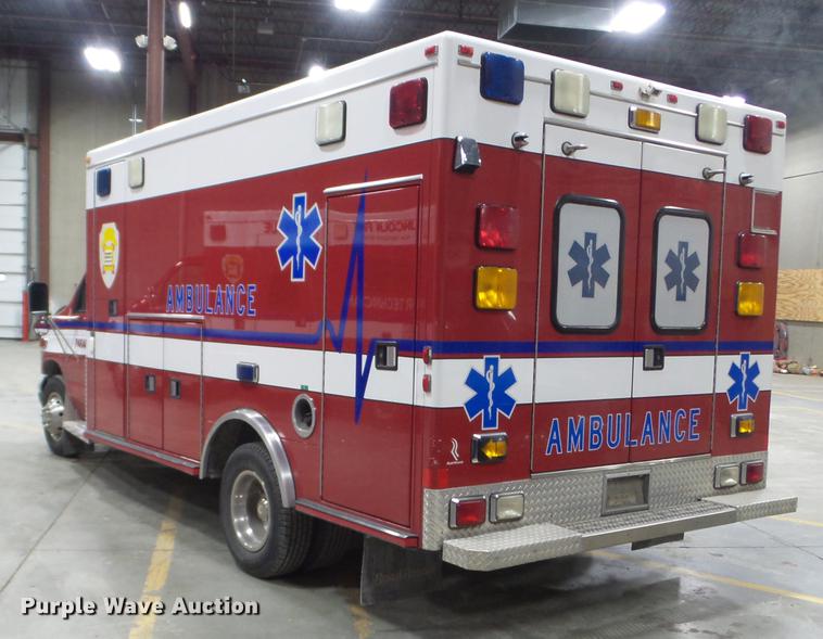 image for item DC1248 2000 Ford Econoline E450 Super Duty ambulance