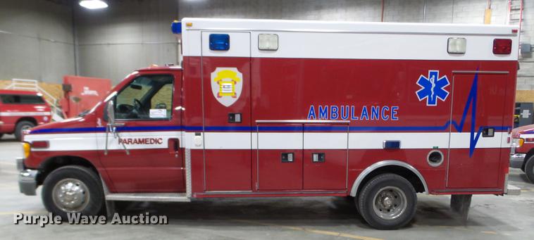 image for item DC1248 2000 Ford Econoline E450 Super Duty ambulance