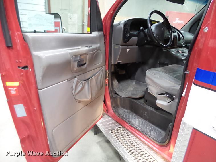 image for item DC1248 2000 Ford Econoline E450 Super Duty ambulance