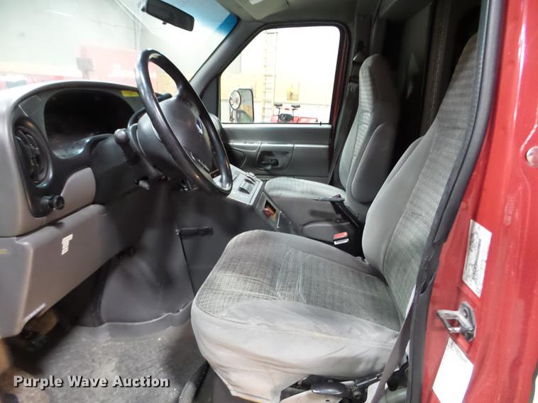 image for item DC1248 2000 Ford Econoline E450 Super Duty ambulance