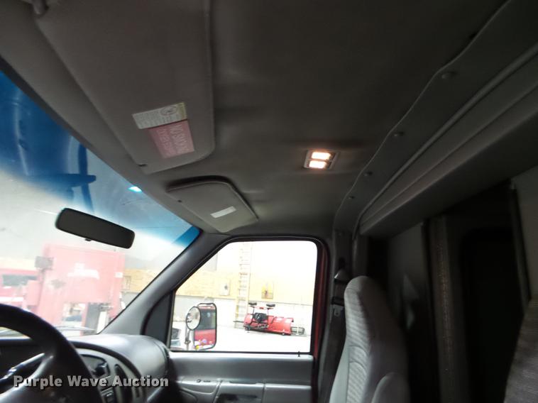 image for item DC1248 2000 Ford Econoline E450 Super Duty ambulance