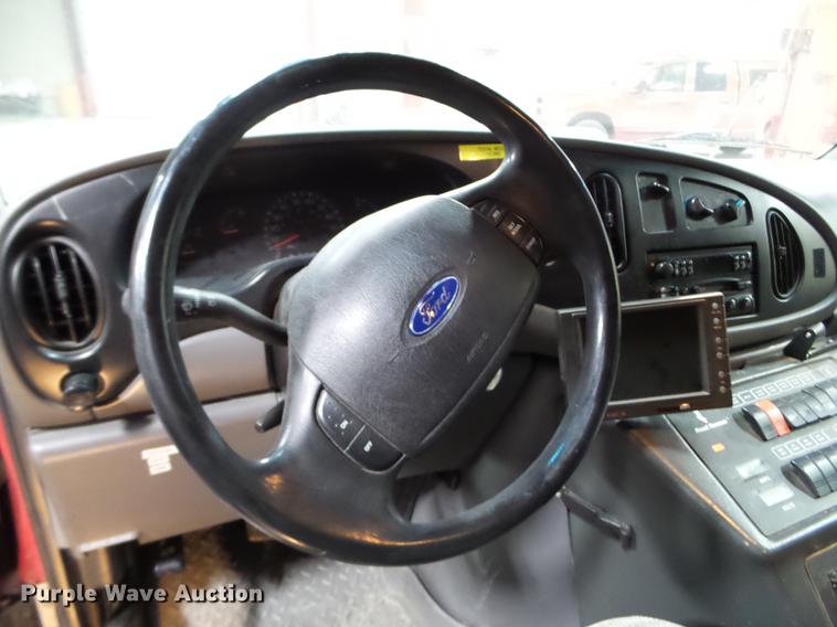 image for item DC1248 2000 Ford Econoline E450 Super Duty ambulance