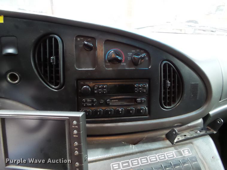 image for item DC1248 2000 Ford Econoline E450 Super Duty ambulance