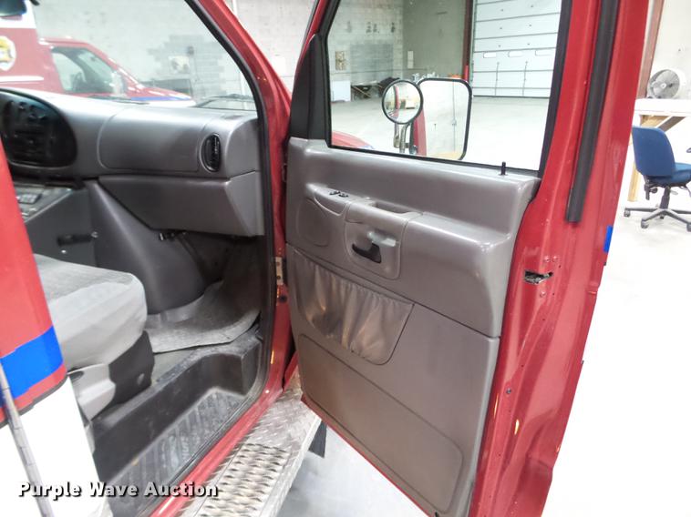 image for item DC1248 2000 Ford Econoline E450 Super Duty ambulance