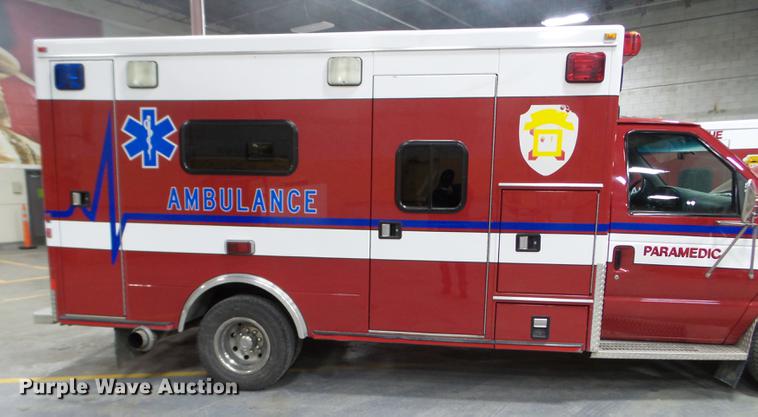 image for item DC1248 2000 Ford Econoline E450 Super Duty ambulance