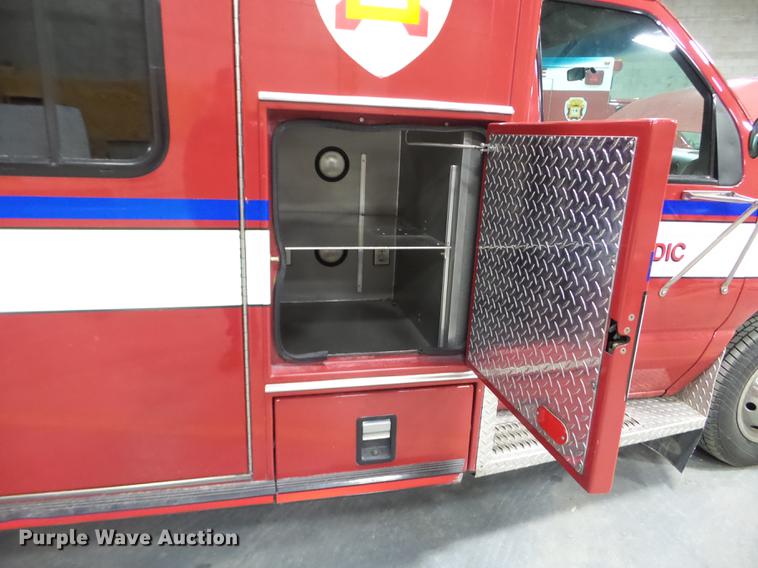image for item DC1248 2000 Ford Econoline E450 Super Duty ambulance