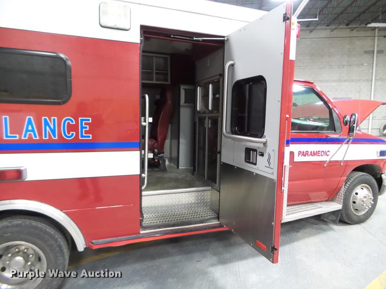 image for item DC1248 2000 Ford Econoline E450 Super Duty ambulance