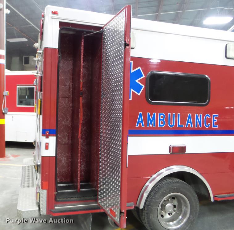 image for item DC1248 2000 Ford Econoline E450 Super Duty ambulance
