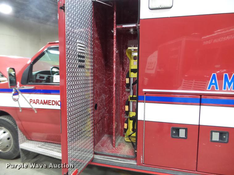 image for item DC1248 2000 Ford Econoline E450 Super Duty ambulance