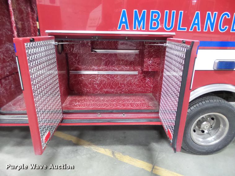 image for item DC1248 2000 Ford Econoline E450 Super Duty ambulance
