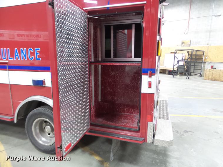 image for item DC1248 2000 Ford Econoline E450 Super Duty ambulance