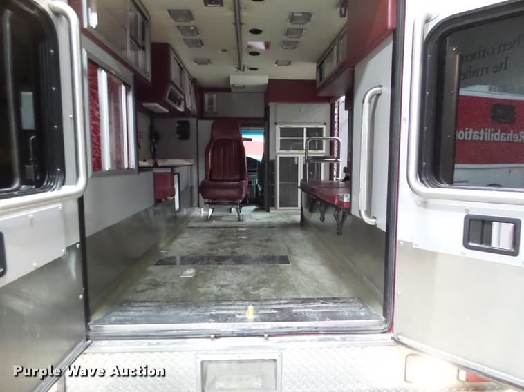 image for item DC1248 2000 Ford Econoline E450 Super Duty ambulance
