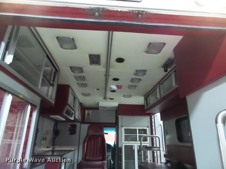 image for item DC1248 2000 Ford Econoline E450 Super Duty ambulance
