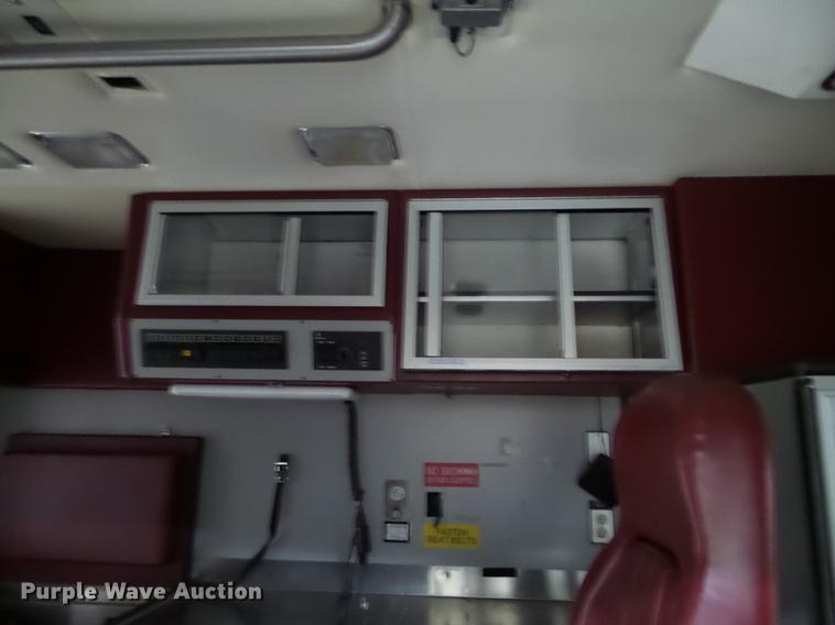 image for item DC1248 2000 Ford Econoline E450 Super Duty ambulance