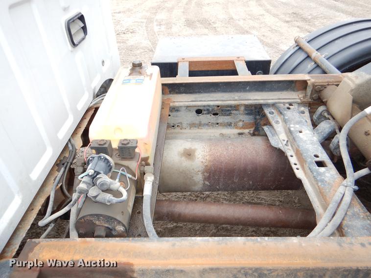 image for item DE0012 2007 Ford F450 Super Duty XL Crew Cab dump bed pickup truck