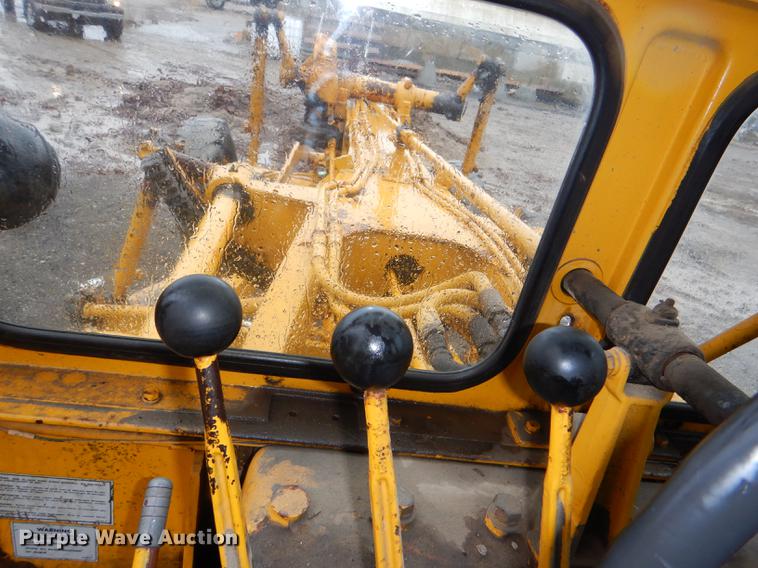 image for item DE0025 1972 Caterpillar 112F rigid frame motor grader