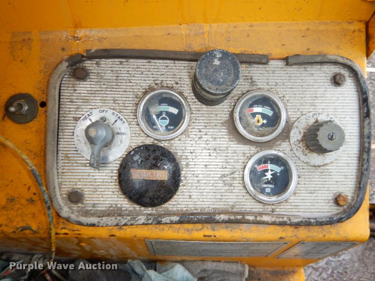 image for item DE0025 1972 Caterpillar 112F rigid frame motor grader