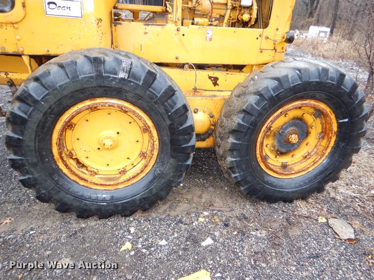 image for item DE0025 1972 Caterpillar 112F rigid frame motor grader