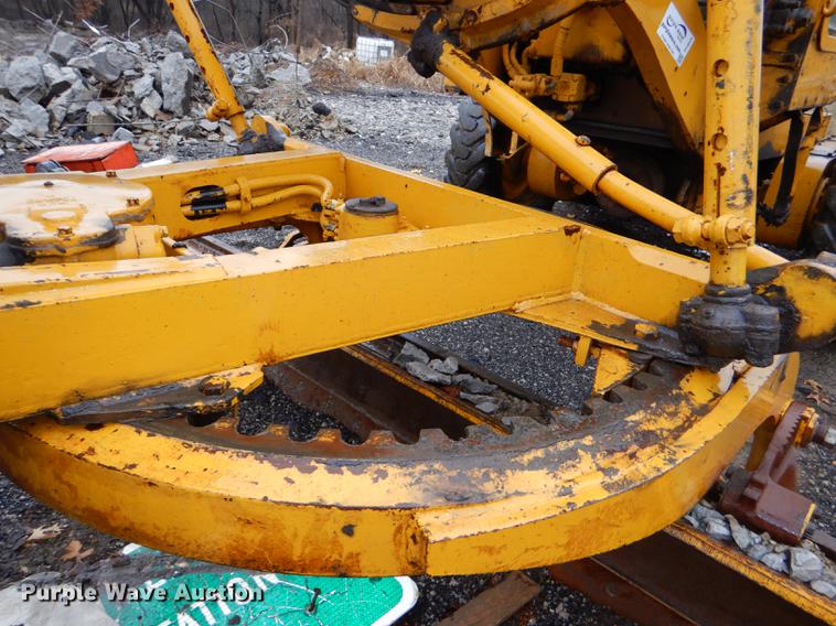image for item DE0025 1972 Caterpillar 112F rigid frame motor grader