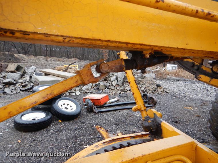 image for item DE0025 1972 Caterpillar 112F rigid frame motor grader