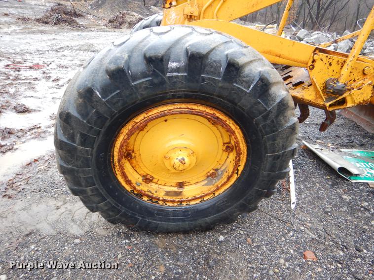 image for item DE0025 1972 Caterpillar 112F rigid frame motor grader