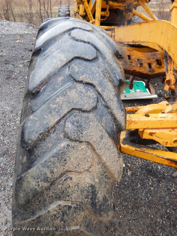 image for item DE0025 1972 Caterpillar 112F rigid frame motor grader