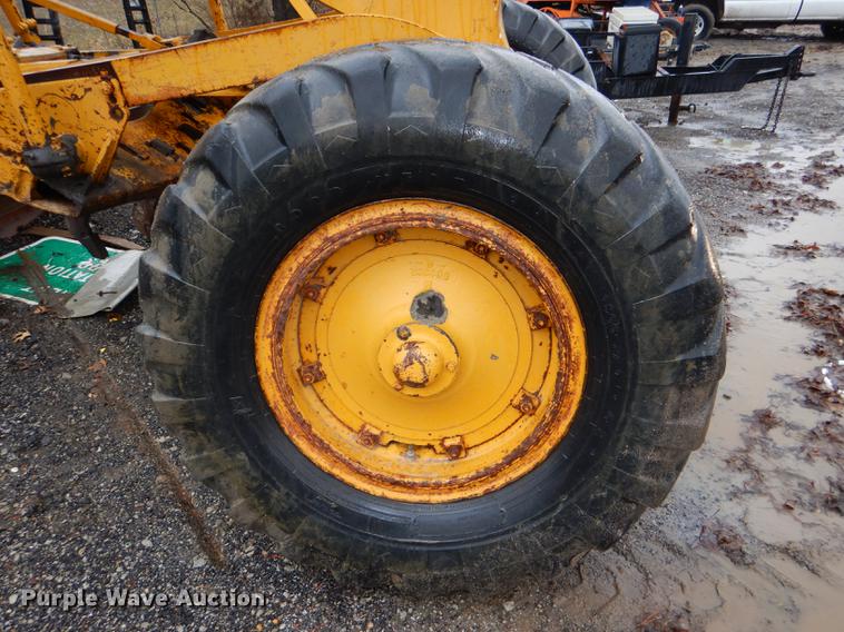 image for item DE0025 1972 Caterpillar 112F rigid frame motor grader