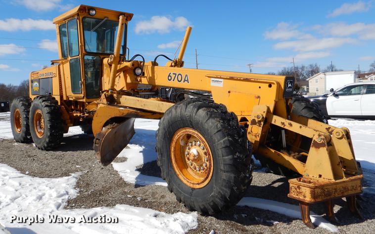 image for item DE0142 1984 John Deere 670A motor grader
