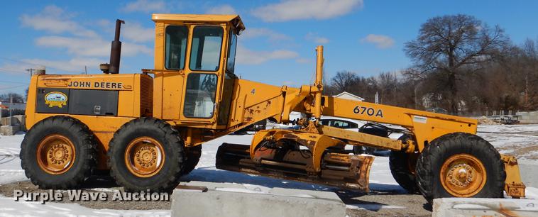 image for item DE0142 1984 John Deere 670A motor grader