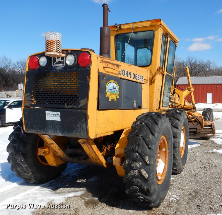 image for item DE0142 1984 John Deere 670A motor grader