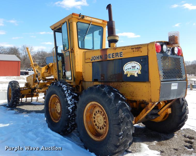 image for item DE0142 1984 John Deere 670A motor grader