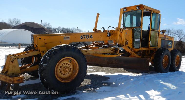 image for item DE0142 1984 John Deere 670A motor grader