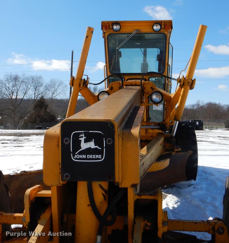 image for item DE0142 1984 John Deere 670A motor grader