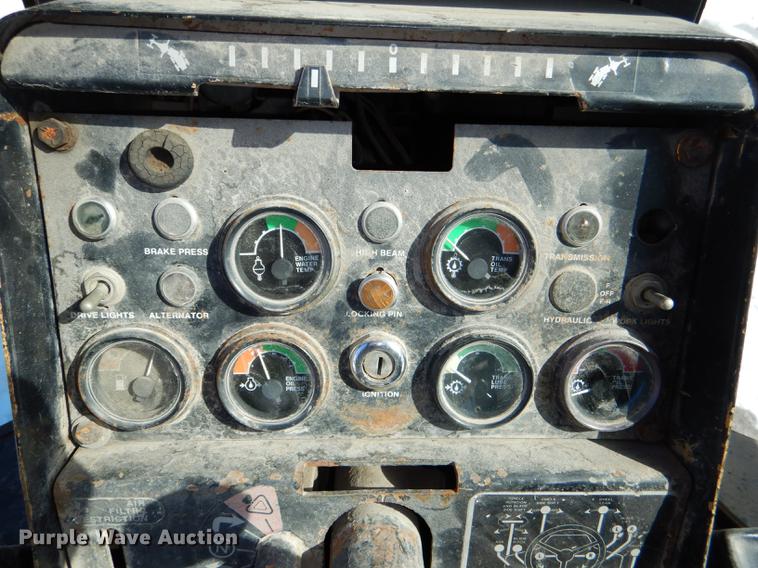 image for item DE0142 1984 John Deere 670A motor grader