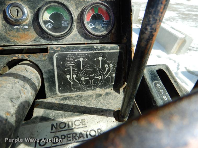 image for item DE0142 1984 John Deere 670A motor grader