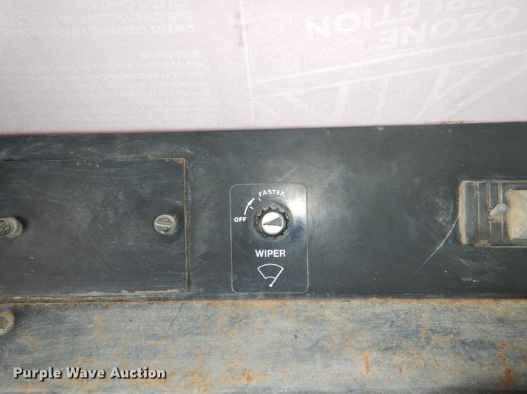 image for item DE0142 1984 John Deere 670A motor grader