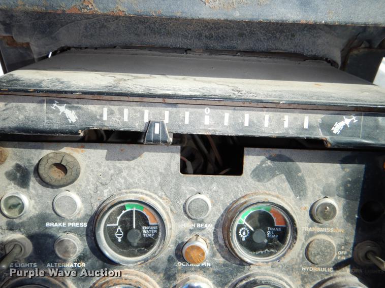 image for item DE0142 1984 John Deere 670A motor grader