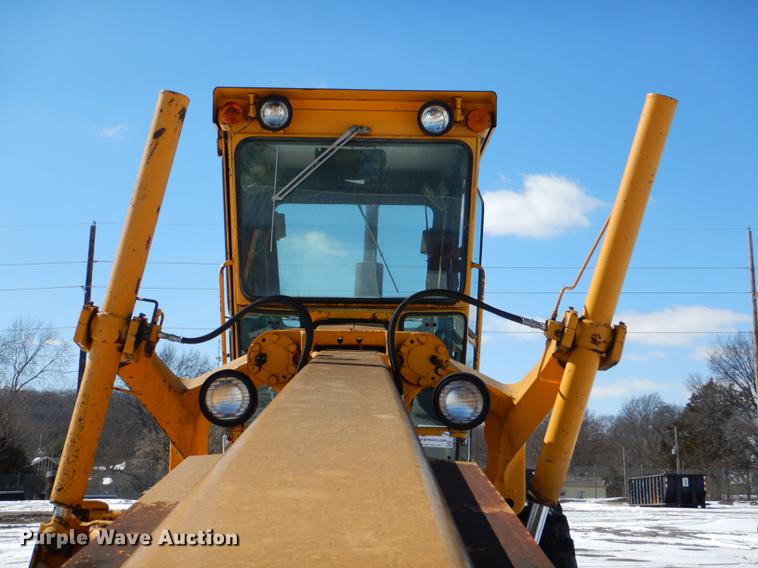 image for item DE0142 1984 John Deere 670A motor grader